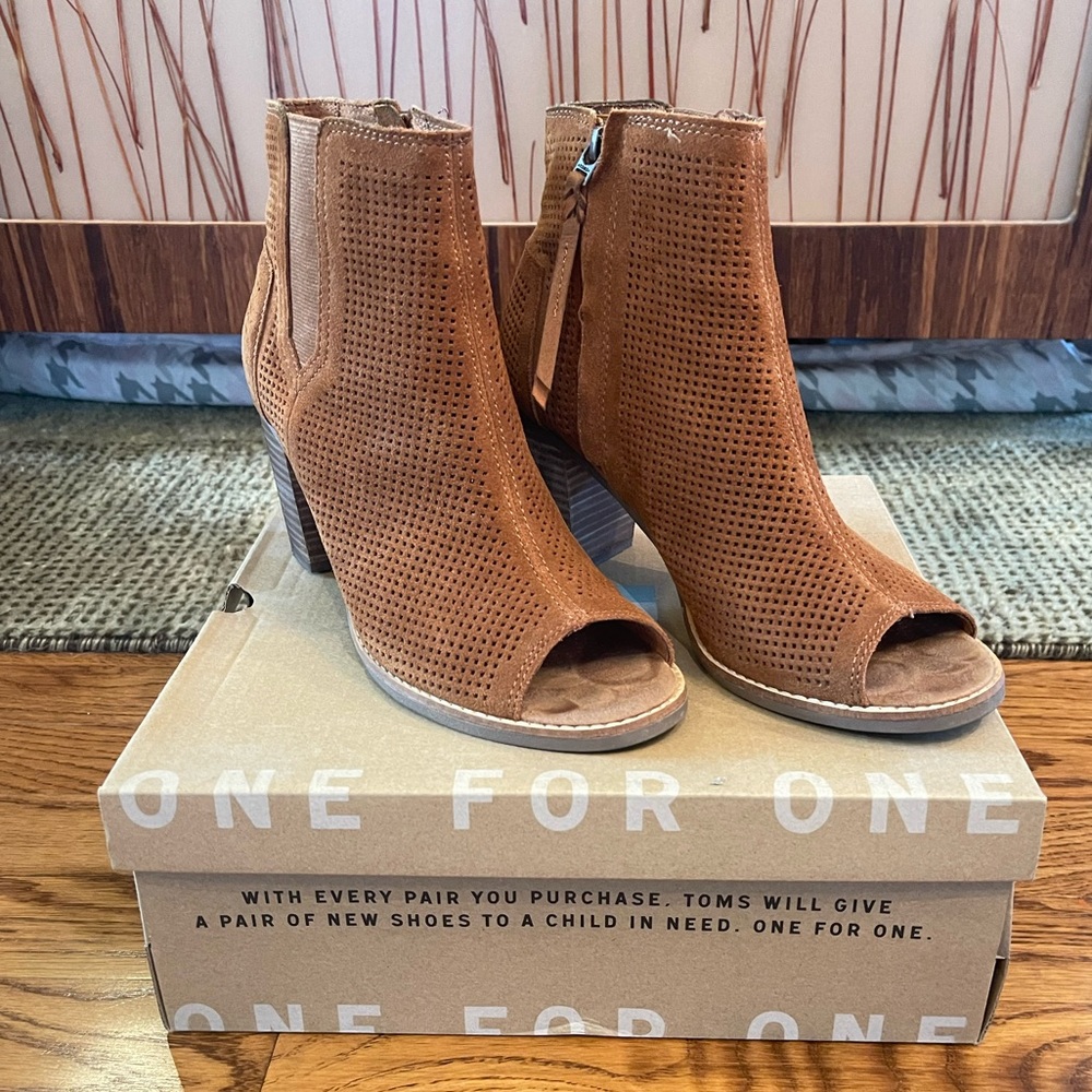 TOMS Majorca Perforated Suede Peep Toe Cinnamon size 8.5